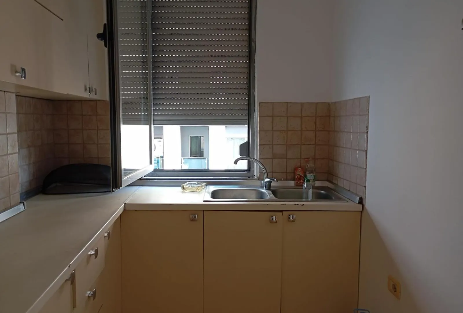 Royal 3 Hostel Opposite Nalu Bar تيرانا 0*,  ألبانيا