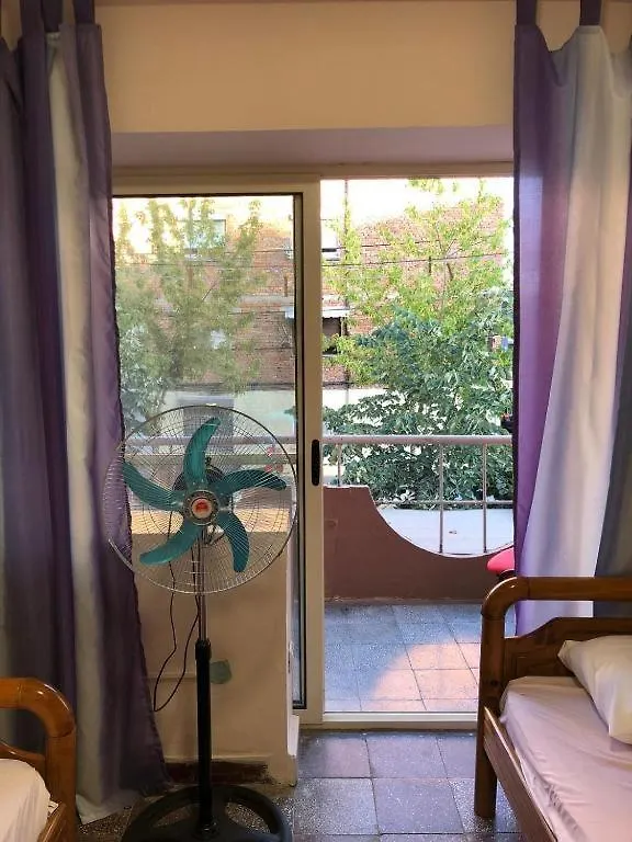 بيت ضيافة Royal 3 Hostel Opposite Nalu Bar تيرانا