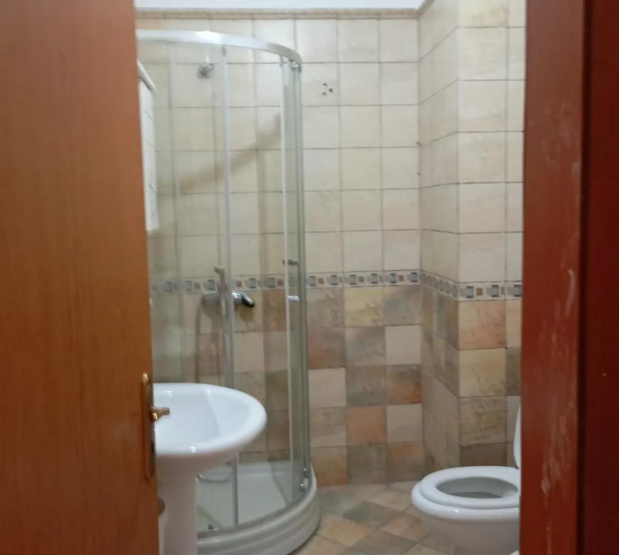 Royal 3 Hostel Opposite Nalu Bar تيرانا