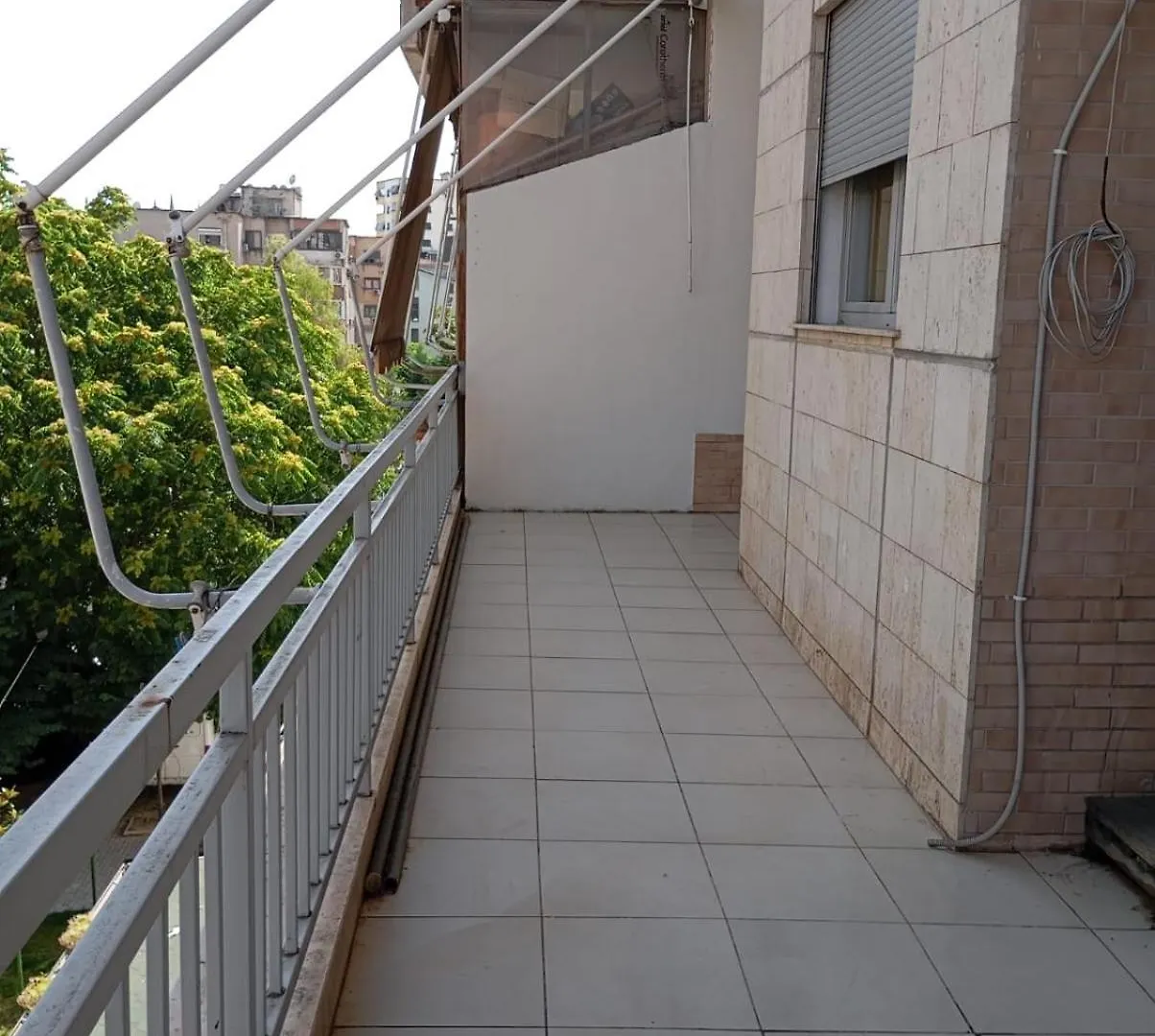 Royal 3 Hostel Opposite Nalu Bar تيرانا