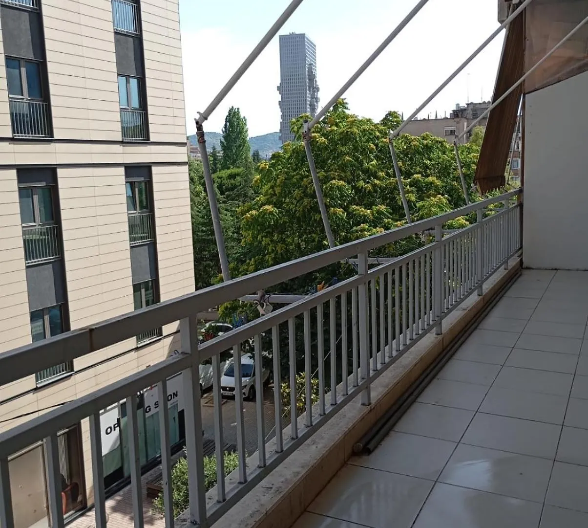 Royal 3 Hostel Opposite Nalu Bar تيرانا 0*,
