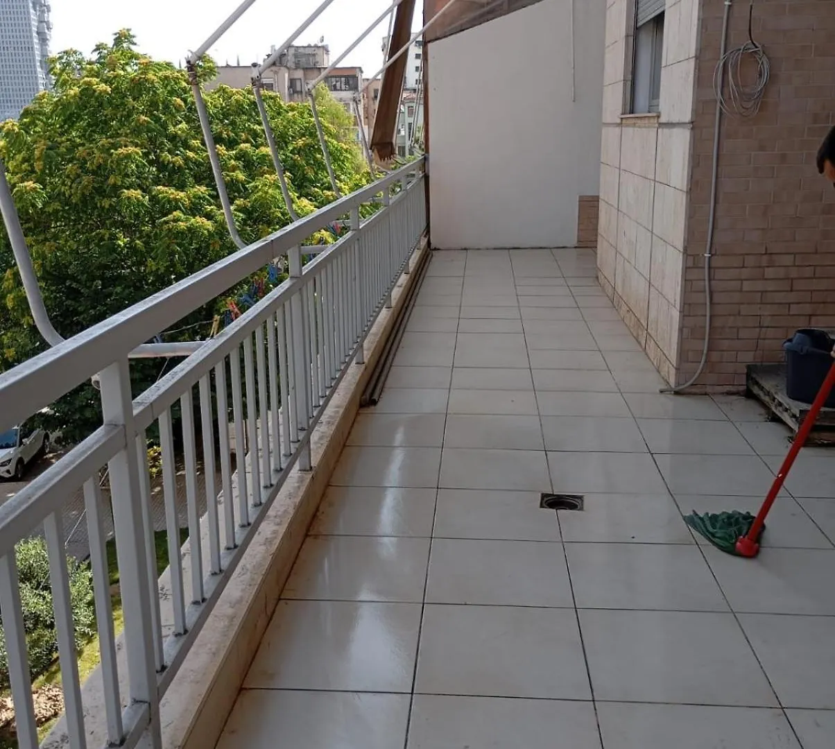 Royal 3 Hostel Opposite Nalu Bar تيرانا بيت ضيافة
