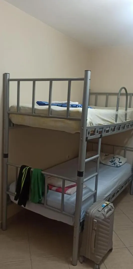 Royal 3 Hostel Opposite Nalu Bar تيرانا