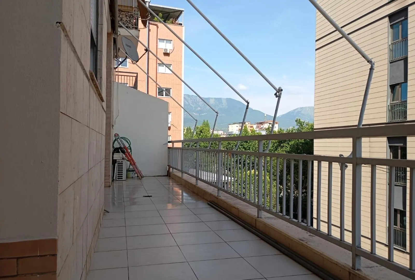 Royal 3 Hostel Opposite Nalu Bar Tirana