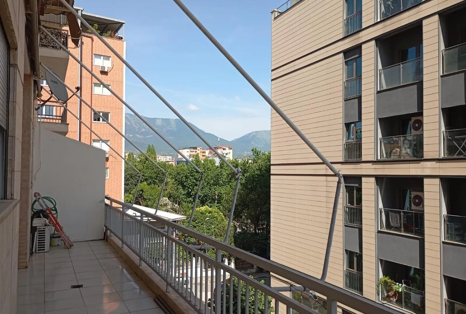 Royal 3 Hostel Opposite Nalu Bar Tirana 0*,